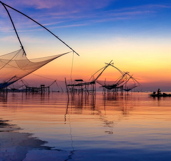 fishermen-in-sea